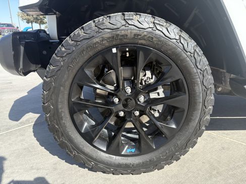 Used 2023 Jeep Wrangler Sahara AWD/4WD image 9