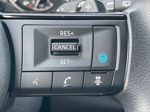 Used 2023 Nissan Rogue SV AWD/4WD image 15