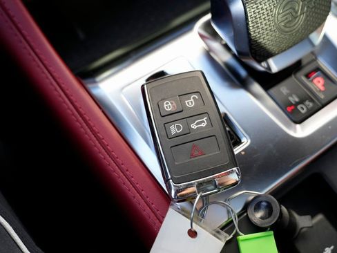 Used 2022 Jaguar F-PACE SVR image 65