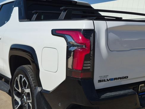 Used 2024 Chevrolet Silverado EV RST AWD/4WD image 13