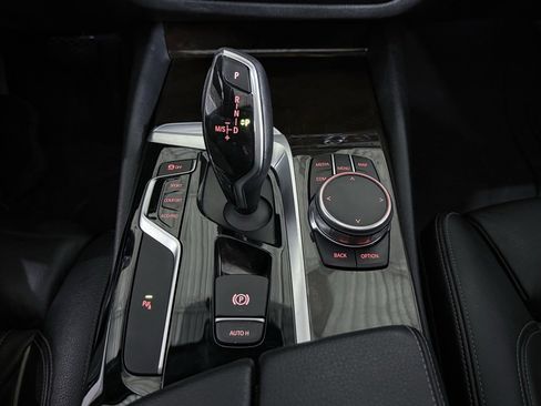 Used 2017 BMW 540i xDrive image 37