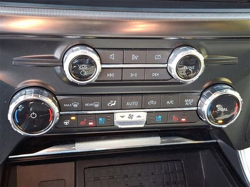 Used 2024 Ford F150 Platinum w/ Equipment Group 702A High image 15