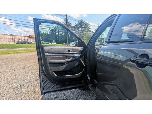 Used 2017 Ford Explorer Sport w/ Equipment Group 401A image 9