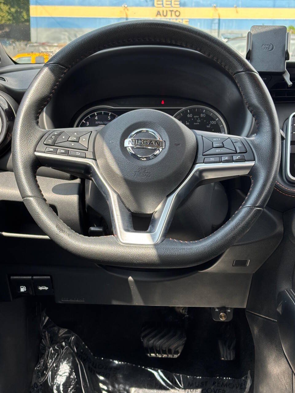 Used 2019 Nissan Kicks SR w/ SR Premium Package FWD image 19
