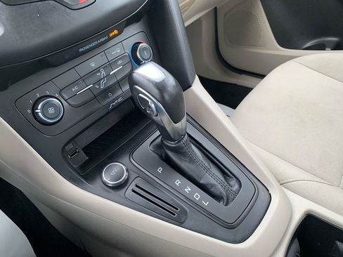 Used 2016 Ford Focus SE FWD image 16