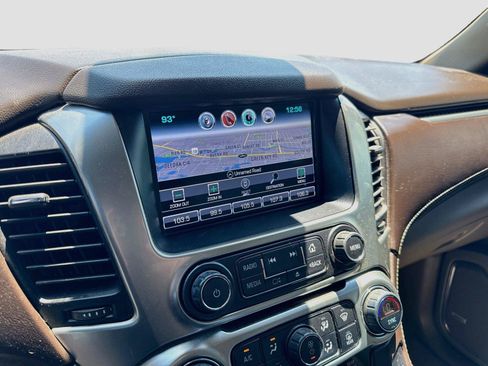 Used 2019 Chevrolet Suburban LT RWD image 18