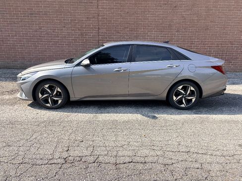 Used 2021 Hyundai Elantra SEL w/ Convenience + Premium Package FWD image 2