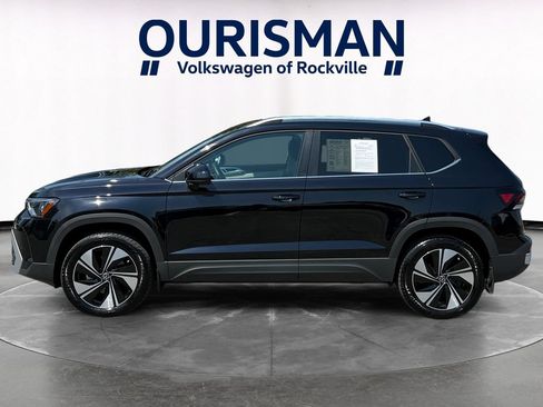 Used 2025 Volkswagen Taos SE w/ Panoramic Sunroof Package AWD/4WD image 3