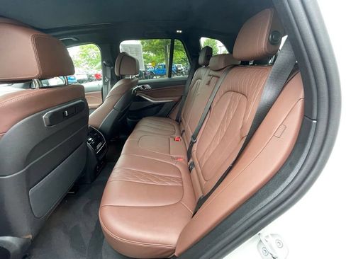 Used 2025 BMW X5 xDrive50e AWD/4WD image 17