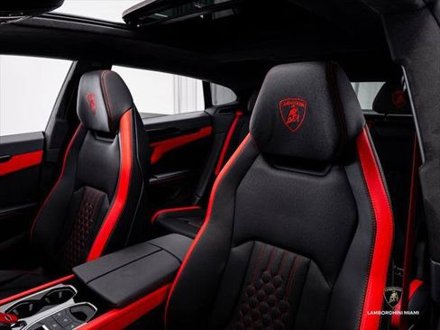 Used 2025 Lamborghini Urus SE AWD/4WD image 33