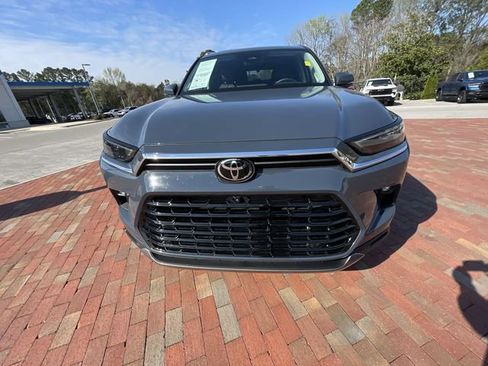 Used 2025 Toyota Grand Highlander AWD image 24