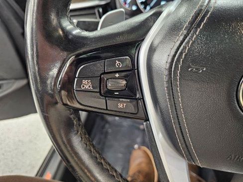 Used 2019 BMW 530i xDrive w/ Convenience Package AWD/4WD image 18