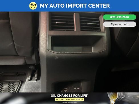 Used 2020 Volkswagen Atlas Cross Sport SE w/ Towing Package image 27