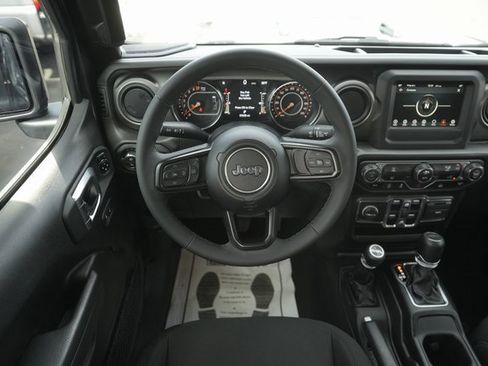 Used 2023 Jeep Gladiator Willys image 21