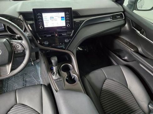 Used 2022 Toyota Camry SE w/ Carpet Mat Package (TMS) image 16