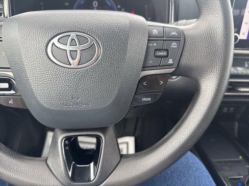 Used 2025 Toyota Camry LE image 31