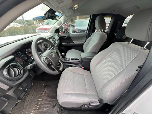 Used 2022 Toyota Tacoma SR image 11