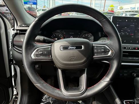 Used 2022 Jeep Compass Trailhawk w/ Trailhawk Convenience Group image 9