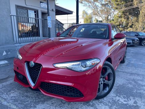 Used 2017 Alfa Romeo Giulia w/ Sport Appearance Package image 1