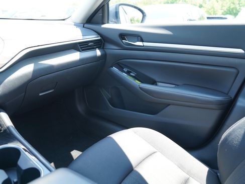 Used 2023 Nissan Altima 2.5 SV FWD image 13