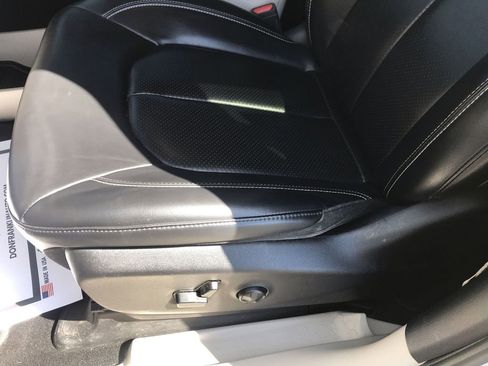 Used 2020 Chrysler Voyager Lxi image 12