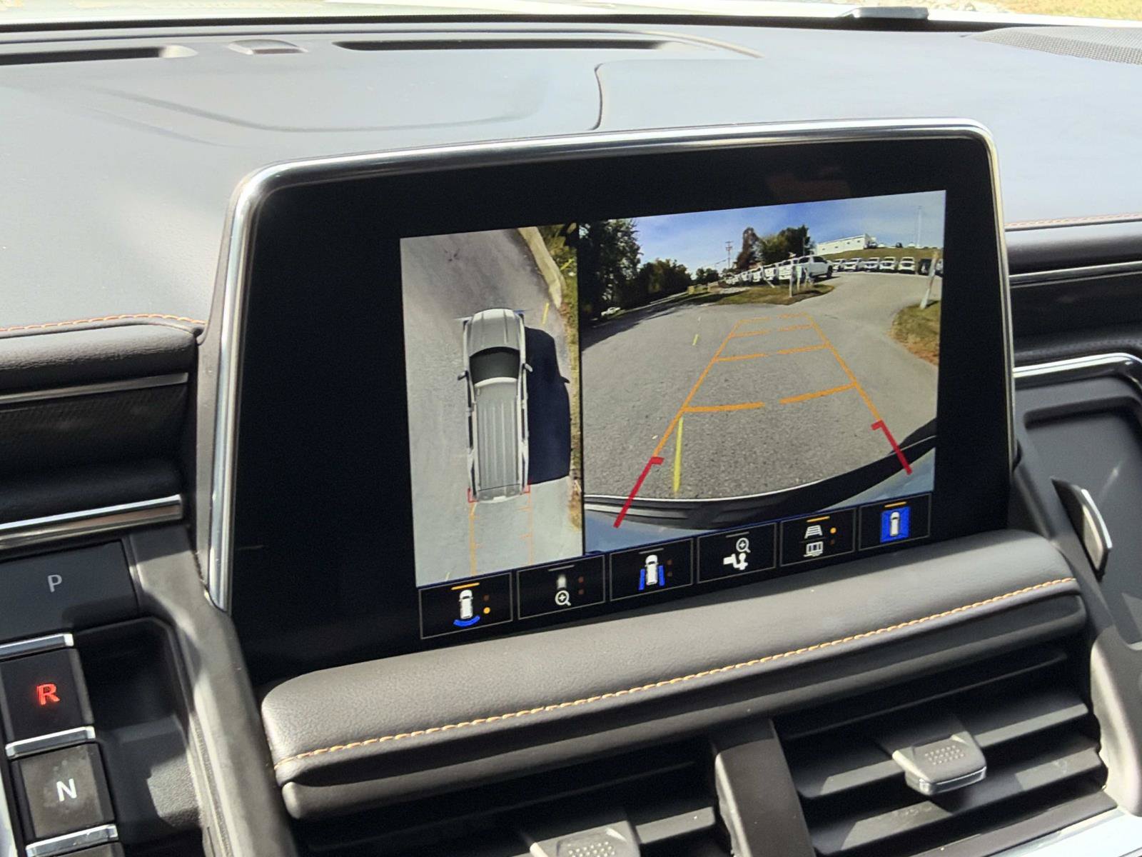 Used 2024 GMC Yukon AT4 w/ Technology Package AWD/4WD image 21