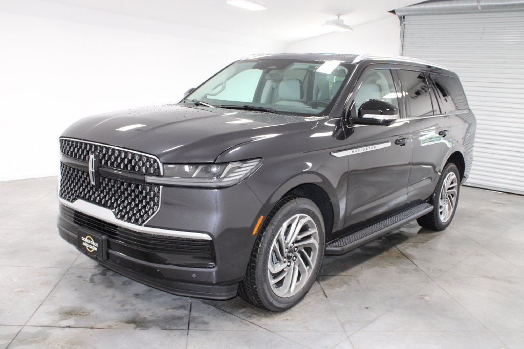 New 2026 Lincoln Navigator Premiere AWD/4WD image 3