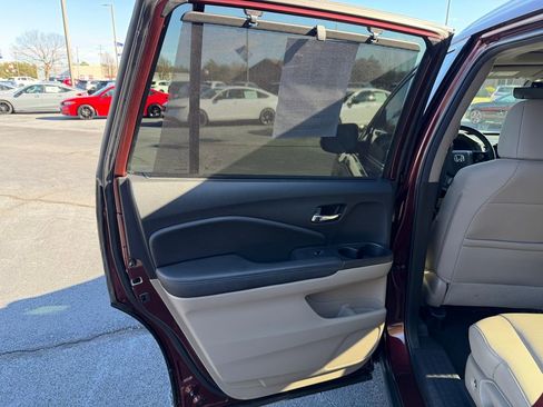 Used 2022 Honda Pilot Elite image 16