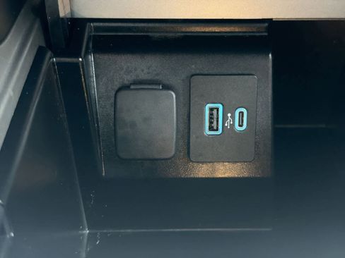 Used 2023 Ford Explorer XLT w/ Equipment Group 202A image 31