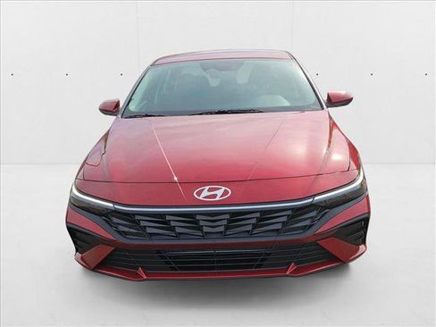 New 2025 Hyundai Elantra SE image 6