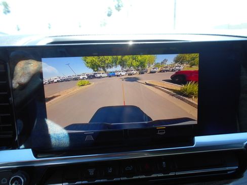 Used 2024 Chevrolet Silverado 2500 LT AWD/4WD image 15