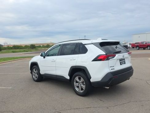 Used 2022 Toyota RAV4 XLE w/ XLE Grade Weather Package AWD/4WD image 8