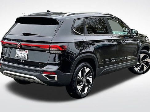 Certified 2025 Volkswagen Taos SE w/ Panoramic Sunroof Package image 10