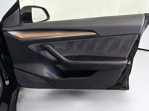 Used 2023 Tesla Model 3 Standard Range image 32