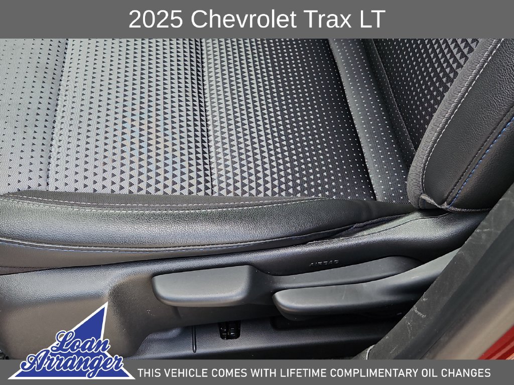 Used 2025 Chevrolet Trax LT FWD image 23