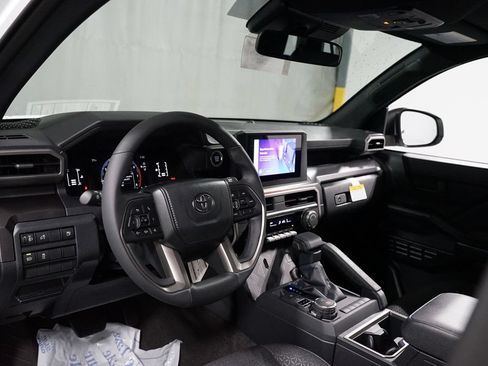 New 2026 Toyota 4Runner SR5 AWD/4WD image 12