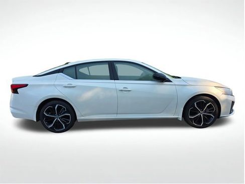 Used 2024 Nissan Altima 2.5 SR w/ SR Premium Package FWD image 10