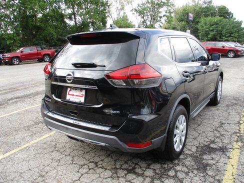 Used 2018 Nissan Rogue S AWD/4WD image 3