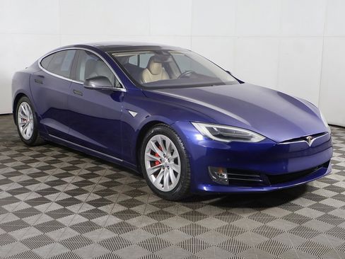 Used 2016 Tesla Model S P90D image 2