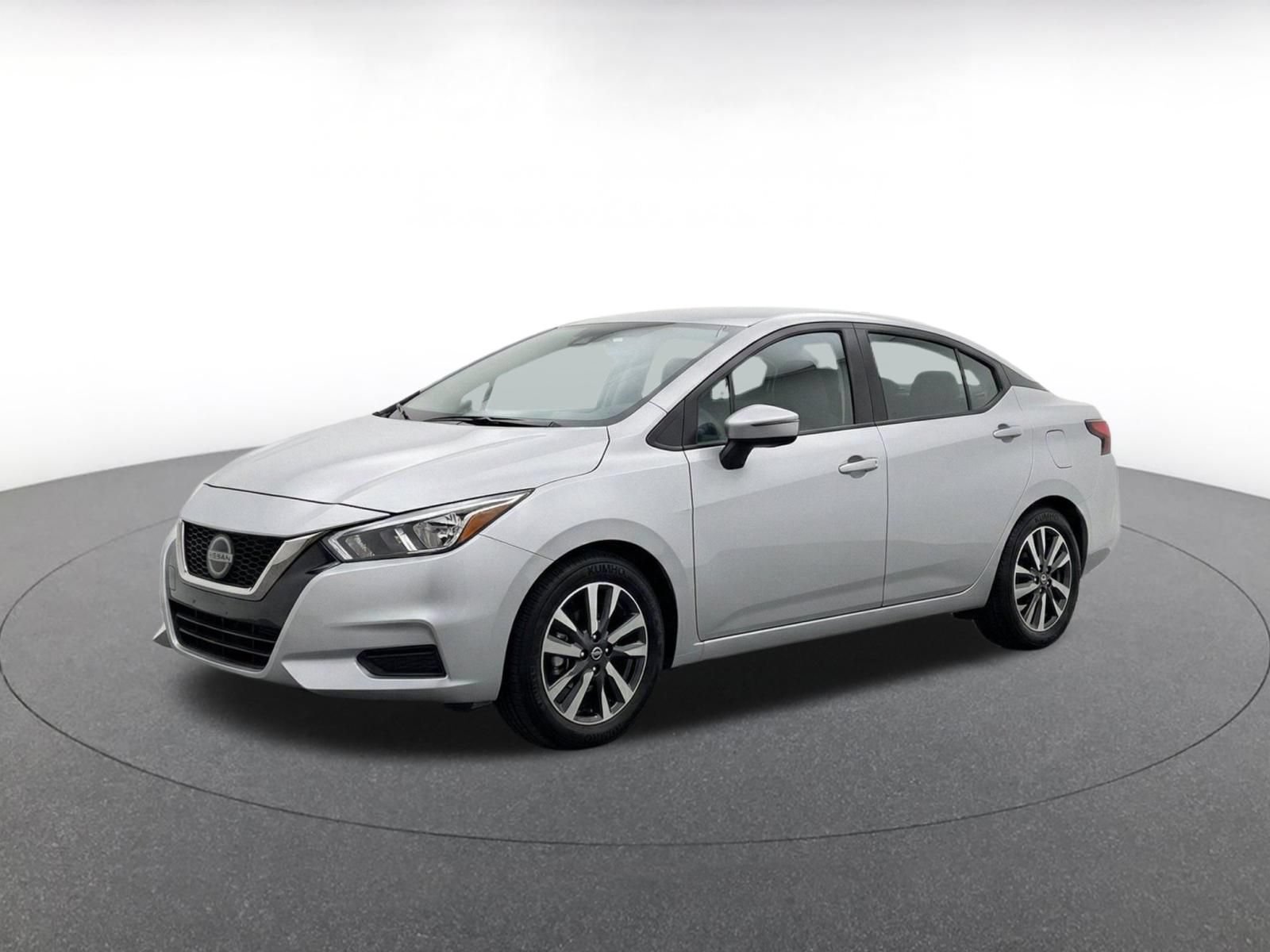 Used 2025 Nissan Versa SV FWD image 3
