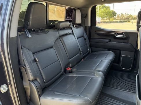 Used 2023 GMC Sierra 1500 SLT AWD/4WD image 31