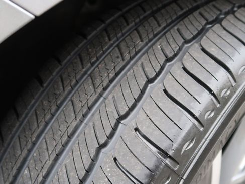 Used 2023 Chevrolet Equinox Premier image 12