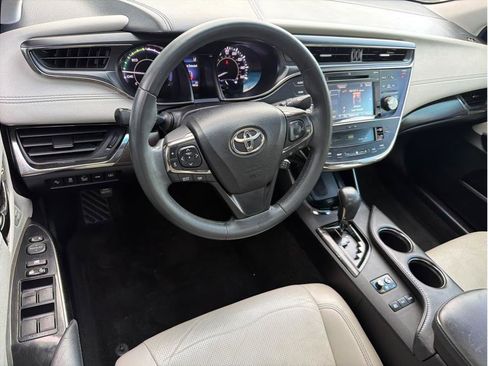 Used 2016 Toyota Avalon Limited image 2