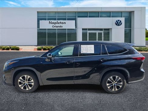 Used 2022 Toyota Highlander XLE image 9