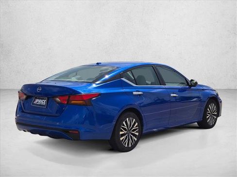 Used 2025 Nissan Altima 2.5 SV FWD image 5