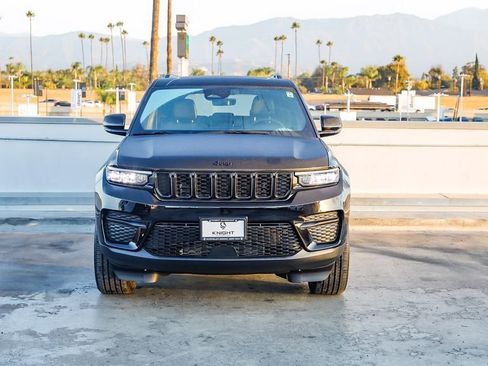 New 2025 Jeep Grand Cherokee Altitude image 30