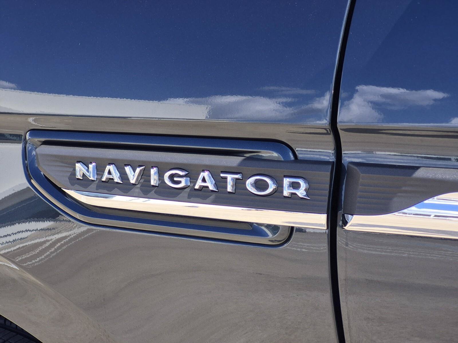 Used 2024 Lincoln Navigator Reserve AWD/4WD image 10