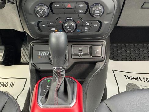 Used 2022 Jeep Renegade Trailhawk AWD/4WD image 16
