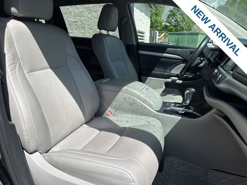 Used 2019 Toyota Highlander XLE image 9