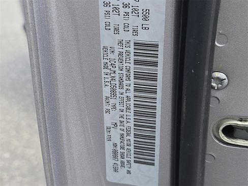 Used 2020 Jeep Cherokee Latitude Plus image 26